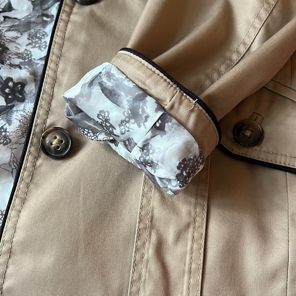 Trench coat, Top coat, duster 🧥, H&M size 8 ( fits like 4-6), beige lined coat - Picture 7 of 11